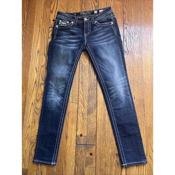 EUC Miss Me Mid-Rise Skinny Embellished Flap Pockets SZ 27x31 Jeans Dark Wash - Picture 2 of 8